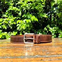 Cinturón Casual de Cuero de Búfalo Perforado Estilo Vintage Resistente con Hebilla Cuadrada de 40 mm en Latón Macizo con Acabado en Color Gris Metálico, Unisex