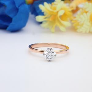 Elegante anillo de diamantes cultivados en laboratorio de solitario de oro rosa de 14K Joyería de compromiso ético IGI Boda clásica Estilo minimalista - Product Image 2