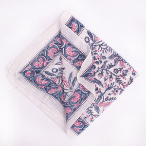 Foulard carré unisexe en coton imprimé floral, léger, respirant et écologique, idéal pour l'été, comme foulard de tête, accessoire pour cheveux ou tour de cou - Product Image 3