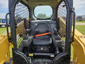 Pompe de boîte de vitesses pour chargeuse sur chenilles 226D3 (2022) – Haute efficacité, excellent état, incluse - Product Image 2