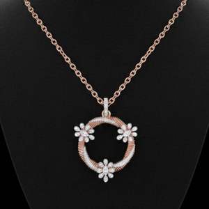 Colgante de aro floral hecho en oro rosa de 14 quilates para mujer, joyería fina de oro - Product Image 3