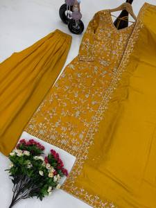 Collection de vêtements pour femmes de créateur traditionnel indien Tissu chinon lourd avec séquence de broderie Travail entièrement cousu - Product Image 6