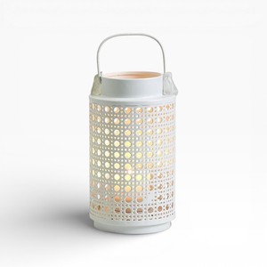 Porte-bougie votif élégant en métal blanc de style lanterne avec poignée et design minimaliste - Product Image 6