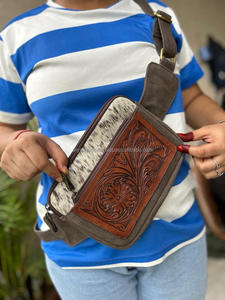 Nuevo estilo occidental Hair On Hide Tooled Fur Leather Unisex Chest Utility Bags Bolso de mensajero de cuero de piel Premium de alta calidad - Product Image 6