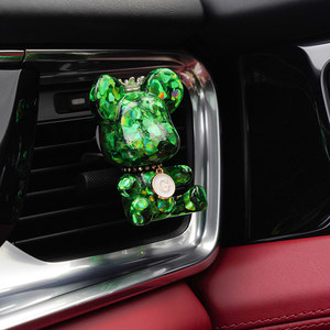 Diffuseur d'air solaire de luxe pour voiture - Ours brillant en alliage métallique, parfum lavande longue durée - Product Image 1