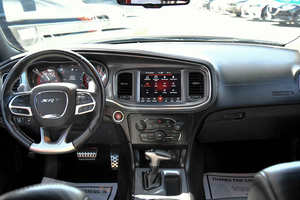 Auto 2024 con Tracción Trasera Disponible con Volante a la Izquierda y Derecha, Gran Capacidad, Autos LHD/RHD en Venta - Product Image 5