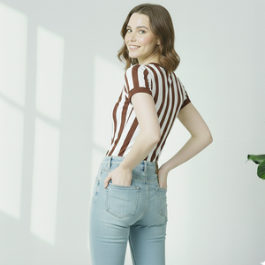 T-shirts pour femmes écologiques personnalisés avec des rayures marron foncé et blanches, tissu antibactérien de 100 grammes, services OEM - Product Image 3