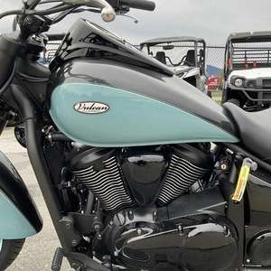 Disponible dès maintenant : Motocyclettes Vulcans 900 (Classic) 2025, neuves en stock - Product Image 3