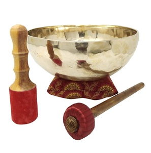 Grand bol chantant de 16 pouces de diamètre Pieds de bouddha gravés par des artisans du Népal Yoga-Session Grands bols de guérison Méditation - Product Image 3