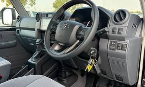 Toyota Land Cruiser 2024 Negro, Techo Duro, Doble Turbo, Asientos de Tela, Transmisión Automática, Sistema de Navegación Bluetooth, Techo Corredizo - Product Image 6