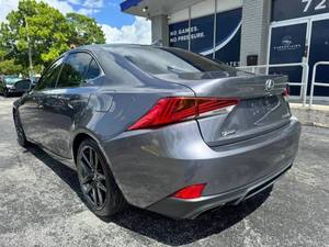 Voitures Lexus IS 200t 4 portes berline d'occasion de 2017 à vendre - Product Image 3