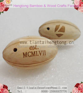 Ballon de rugby ovale en bois de Lotus de 50*30mm, perles ovales en bois avec logo gravé - Product Image 4