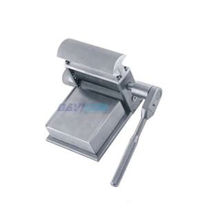 Instrument chirurgical manuel en acier inoxydable pour greffe cutanée et dermatome à mailles, certifié CE pour la chirurgie plastique - Product Image 1