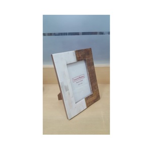 Cadre photo décoratif carré élégant brun et blanc avec os de corne et bois de résine pour salon et bureau - Product Image 1