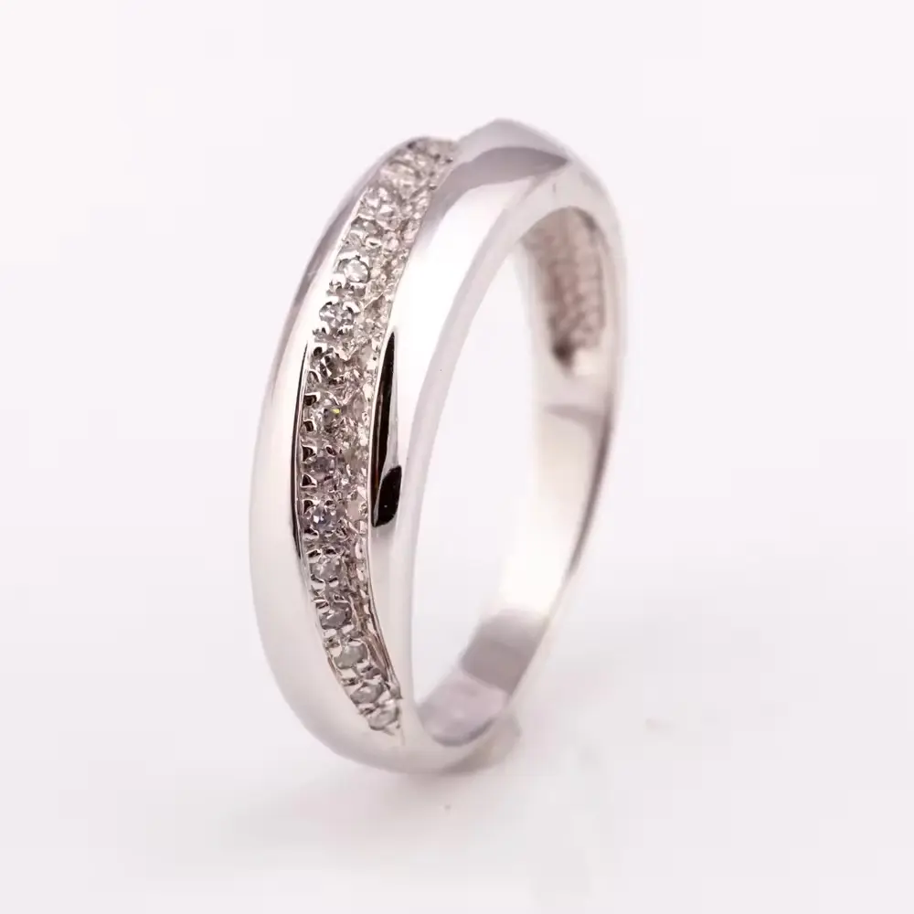 2024 Diseño Rodio plateado plata 925 con diamante simple pero elegante anillo precio de fábrica bella joyería OEM disponible