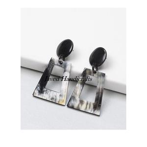 Pendientes de cuerno de vaca personalizados al mejor precio 2024, artesanías naturales pulidas de alta calidad en estilo Animal respetuoso con el medio ambiente - Product Image 5