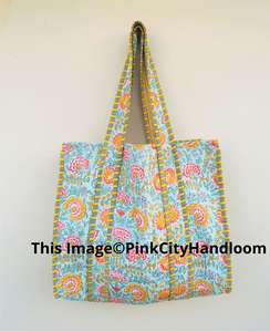 Venta al por mayor Lote de bolsos de mano Hombro Compras Bolsa de equipaje para mujeres Algodón Handblock Impreso Totes Bolso acolchado hecho a mano - Product Image 4