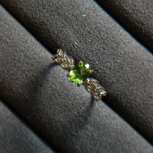 Anillo de boda de piedra de peridoto natural, Banda Clásica de corte ovalado minimalista de Plata de Ley 925 para regalo de compromiso, fiesta, venta al por mayor a granel - Product Image 4