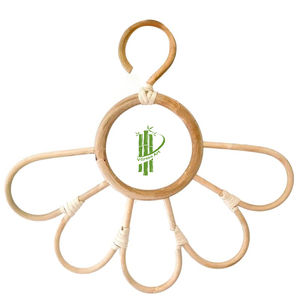 Colgador de ropa de bambú inteligente de VGREENART - Product Image 1