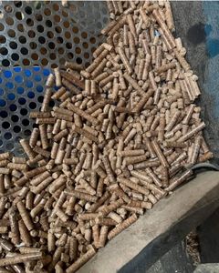 Granulés de bois de qualité supérieure pour la vente en gros à bas prix, granulés de bois de qualité à vendre. Pin, granulés de bois de hêtre en sacs de 15kg. - Product Image 6