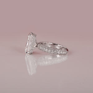 Anillo de compromiso de diamante cultivado en laboratorio de corte radiante clásico 14KT chapado en oro sólido Halo oculto estilo de moda anillo fino certificado IGI - Product Image 1