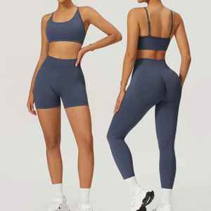 Ensemble de fitness prêt pour l'hiver Ensemble de yoga grande taille pour femmes, léger et souple - Product Image 1