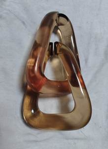 พวงกุญแจงานฝีมือ ROSHAN รุ่นคลาสสิก ลายโซ่เรซิ่น ดีไซน์เกลียวพันกัน รูปทรงโค้งมนแบบออร์แกนิก สองชิ้นเชื่อมต่อกัน - Product Image 6