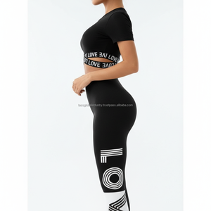 Ensemble de vêtements de sport pour femmes avec imprimé « Love » noir, leggings patchwork personnalisés OEM, ensemble de 2 pièces pour la salle de sport, l'entraînement et le fitness - Product Image 2