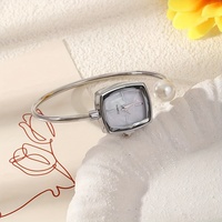 Montre Femme Simple en Gros, Bracelet Unique Tendance, Montres Exquises pour Dames