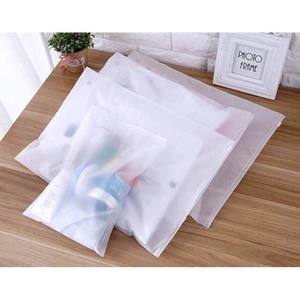 Vente en gros au Vietnam de sacs à fermeture à glissière OEM directement de l'usine sacs à fermeture à glissière thermoscellés emballage textile pour vêtement certifié GRS40 RCS CTIC - Product Image 2