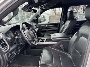 Camioneta RAMM 1500 LARAMIE 2021 USADA, Color Plata Metálico con Acabado Transparente - Product Image 3