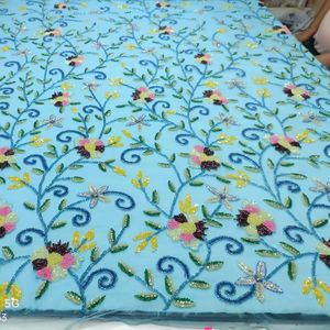 Tissu de haute qualité importé, orné de perles faites à la main, avec des perles lourdes, caractéristique unique pour les robes de soirée élégantes - Product Image 1