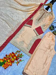 NOUVEAU DESIGNER DE SOIRÉE TOP ET BOTAM. AVEC FANCY DUPPATA ET BRODERIE - Product Image 5