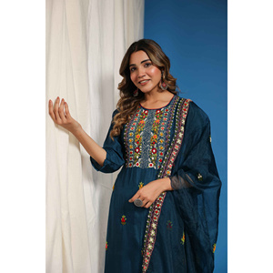 Ensemble Kurta, pantalon et dupatta bleu nuit pour femme Rifaqat Naila - Product Image 1