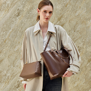 Sac fourre-tout en cuir PU marron avec fermeture éclair, imperméable, grande capacité pour les courses quotidiennes et les voyages - Product Image 6