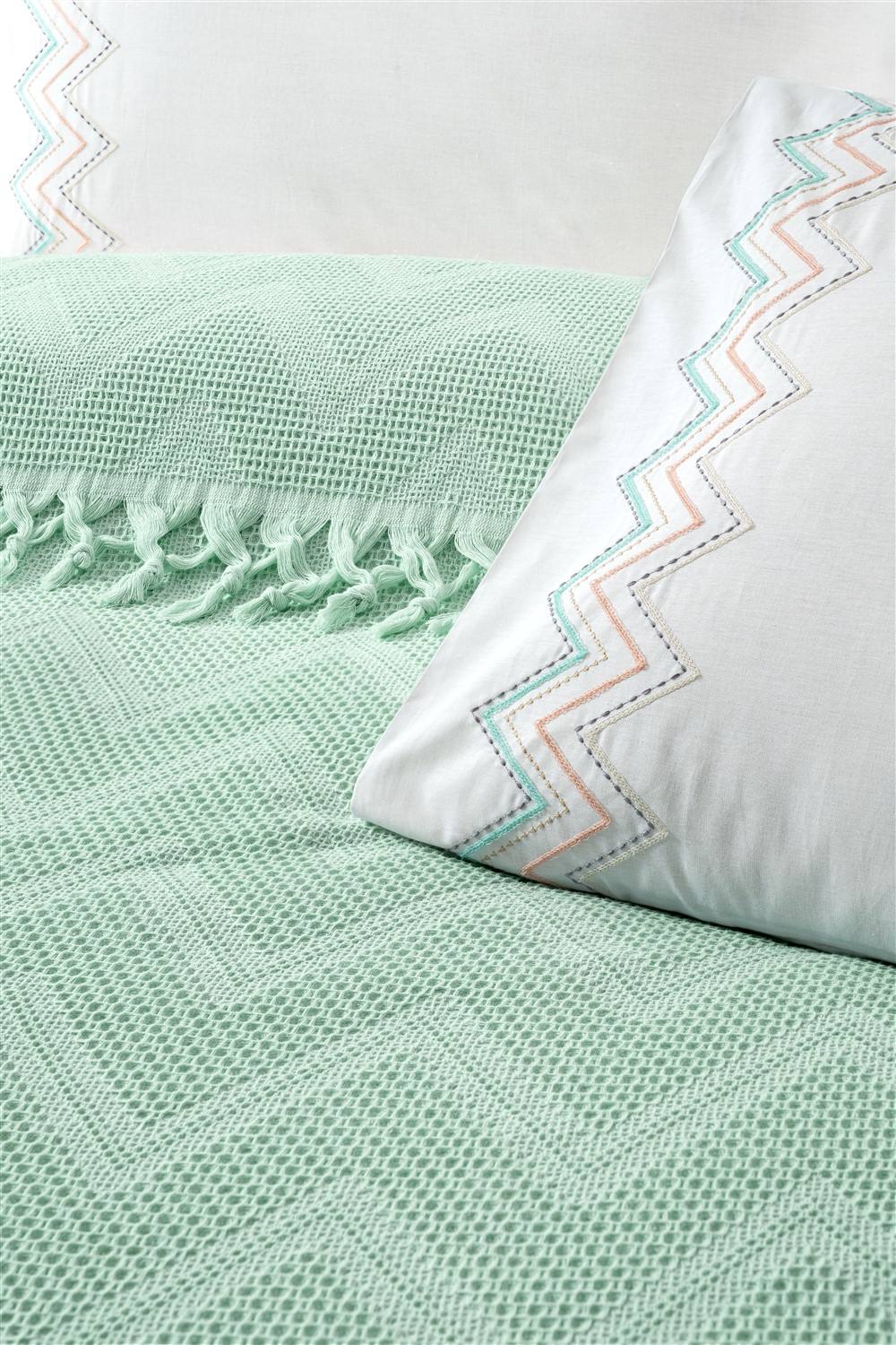 สีเขียวอ่อน