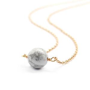 Collar de Plata 925 con Bola Redonda de Howlita - Collar con Dije Hecho a Mano, Joyería al por Mayor - Product Image 1