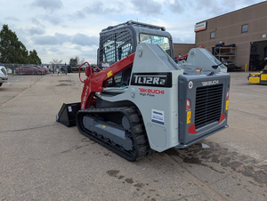 Le Takeuchi TL12R2 est un chargeur compact sur chenilles haute performance, doté d'un puissant moteur diesel. - Product Image 2