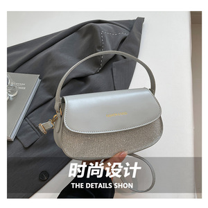 กระเป๋าสะพายข้างทรงอานม้าพับได้ทันสมัย ทนทาน พร้อมซิปปิด ผิวสัมผัส PU สำหรับผู้หญิง สไตล์ใหม่ปี 2025 - Product Image 5