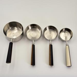Tazas y Cucharas Medidoras de Resina y Madera de Alta Calidad, Tazas Medidoras de Acero Inoxidable con Acabado Espejo para Bar y Uso Doméstico - Product Image 3