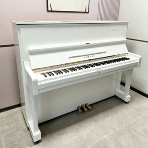 Piano Vertical Yamaha U1D de 88 Teclas, Acabado Blanco, Estilo Clásico, Teclas Contrapesadas, Montaje en Suelo, Tablero de Sonido de Madera Sólida - Product Image 1