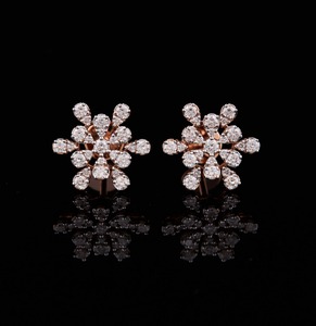 Boucles d'oreilles en forme de grappe de diamants floraux antiques pour femmes Plaqué or rose massif 14 carats Cadeau élégant de style vintage - Product Image 1
