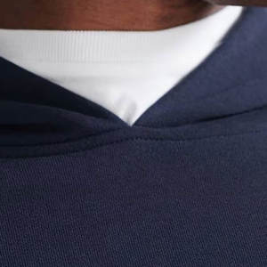 Sudadera con Capucha de Forro Polar Bordado para Invierno, Corte Regular, Personalizable Digitalmente, Diseño Minimalista Moderno, Ropa Casual Urbana - Product Image 5