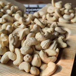 Nueces de Anacardo Frescas y Naturales de Vietnam W320, Calidad Premium para la Industria Alimentaria Global, Suministro a Granel y Procesamiento - Product Image 2