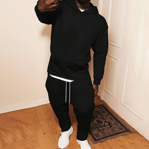 Ensemble survêtement streetwear personnalisé avec patchs déchirés, pantalon évasé et sweat à capuche imprimé délavé à l'acide, avec cordon de serrage, pour homme - Product Image 5