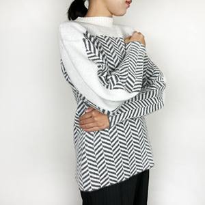 Suéter de Invierno de Manga Larga para Mujer con Logotipo Personalizado en la Parte Delantera, 100% Lana de Alta Calidad - Product Image 1