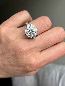 Anillo de Diseño Único para Mujer con Moissanita, Corte Redondo de 2.00CT, Anillo Solitario con Halo, Plata de Ley 925 con Baño de Oro, Regalo para el Día de la Mujer - Product Image 2