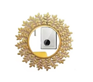 Espejo colgante de pared con marco de metal multicolor de lujo, diseño atractivo para la decoración del hogar y el hotel - Product Image 5