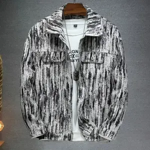 Venta al por mayor de los hombres de la chaqueta de mezclilla impresa Casual Primavera Otoño Tallas grandes prendas de vestir exteriores de moda de un solo pecho - Product Image 3