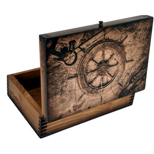 Handgefertigte Holz-Aufbewahrungsbox im Piraten-Stil mit Graviertem Schiffshelm Dekorative Erinnerungsbox Einzigartiges Männergeschenk Wasserdicht - Product Image 4
